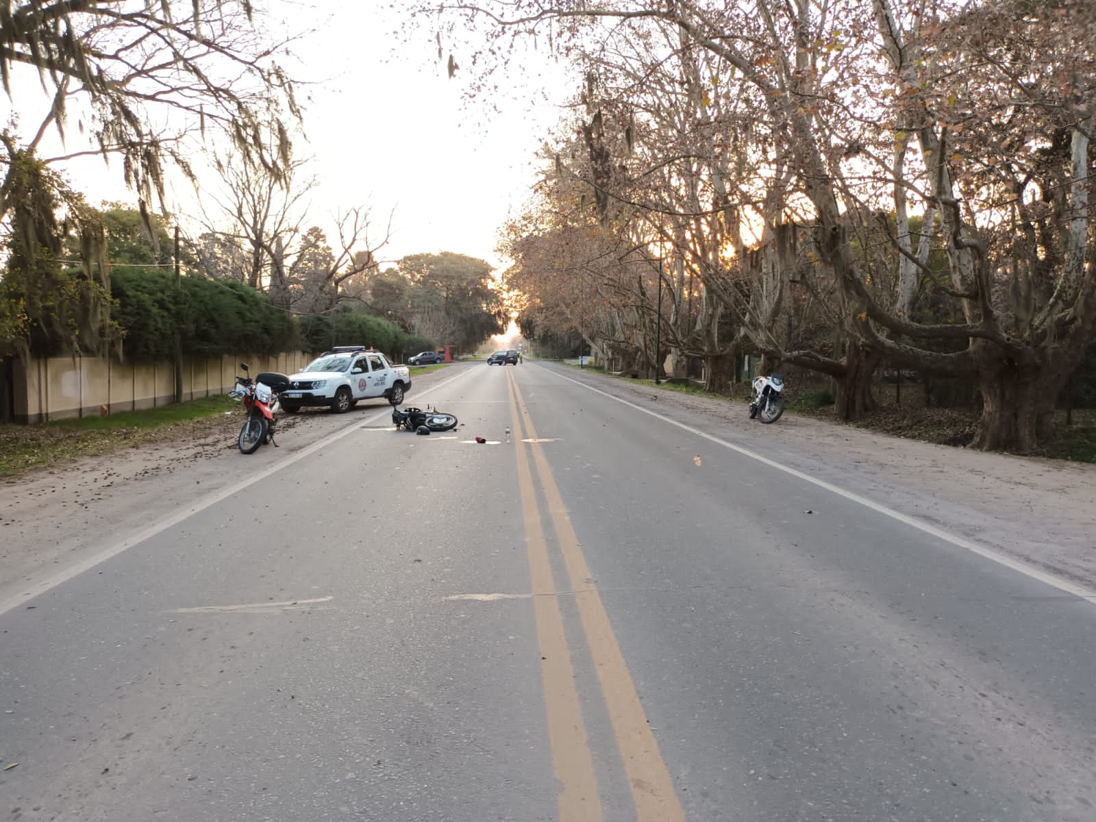 Dos motociclistas heridos tras fuerte choque en plena ruta